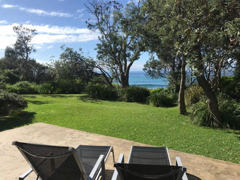 Absolute Beachfront Mollymook - Darwin Holiday 2