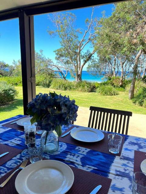 Absolute Beachfront Mollymook - Darwin Holiday 3