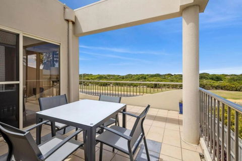 Absolute Beachfront Retreat On The Esplanade - Darwin Holiday 1