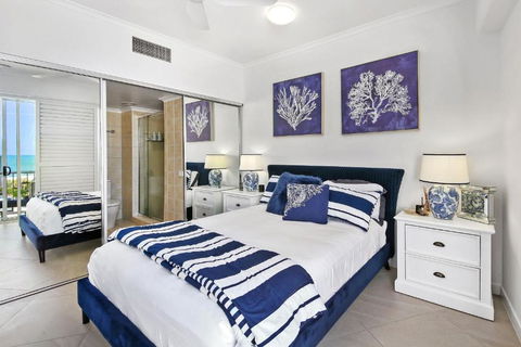 Absolute Beachfront Rolling Surf Resort - Darwin Holiday 4