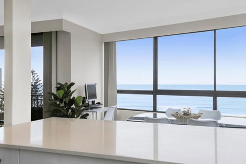 Absolute Beachfront Royal Palms - Darwin Holiday 3