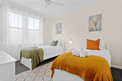 Absolute Foreshore Lakeside Cottage - Darwin Holiday 3