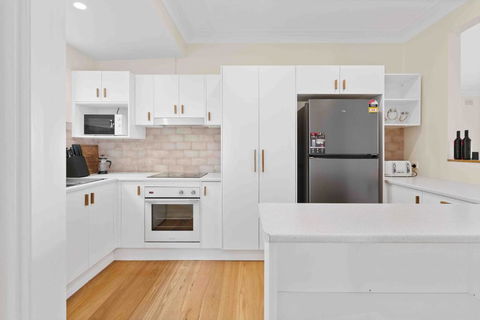 Absolute Foreshore Lakeside Cottage - Darwin Holiday 4