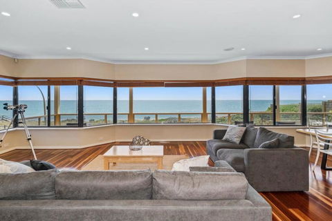 Absolute Oceanfront Escape - Darwin Holiday 1