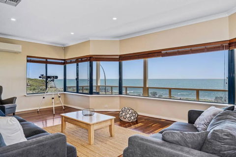 Absolute Oceanfront Escape - Darwin Holiday 3
