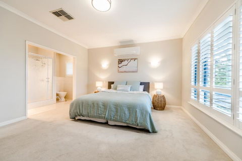 Absolute Oceanfront Escape - Darwin Holiday 4