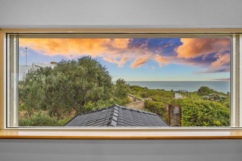 Absolute Oceanfront - Sunsets - Darwin Holiday 4