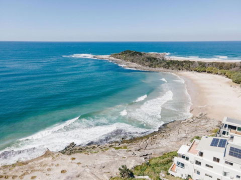 Absolute Oceanfront Yamba - Oceanstays - Darwin Holiday 1