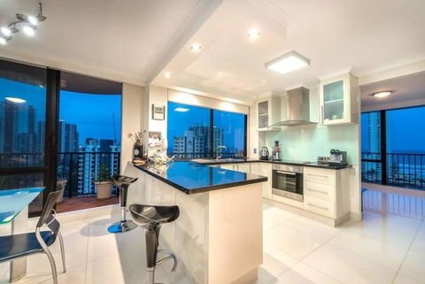 ABSOLUTE Riverfront 2br Apt, Views From Every Room - Darwin Holiday 3