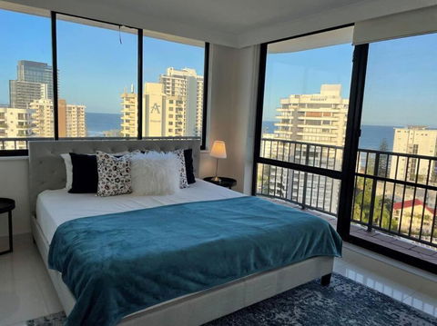 ABSOLUTE Riverfront 2br Apt, Views From Every Room - Darwin Holiday 2