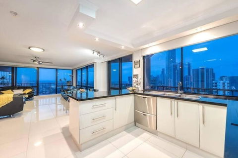 ABSOLUTE Riverfront 2br Apt, Views From Every Room - Darwin Holiday 4