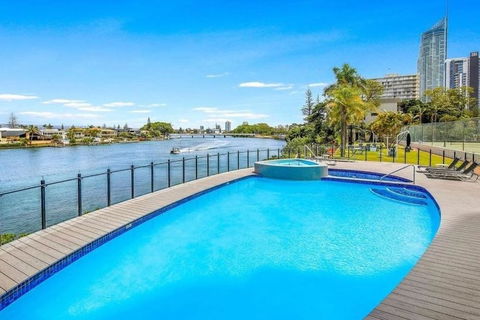 ABSOLUTE Riverfront 2br Apt, Views From Every Room - Darwin Holiday 0
