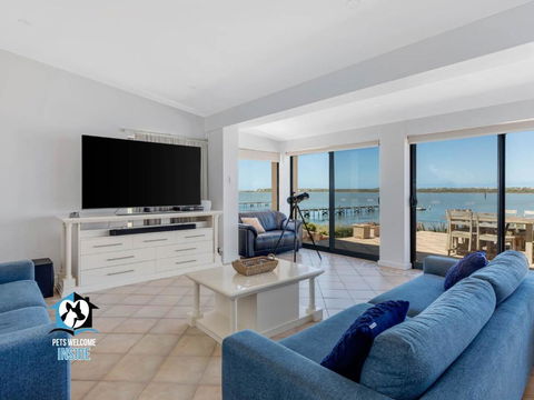 Absolute Water Frontage W/ Jetty + Boat Ramp - Darwin Holiday 1