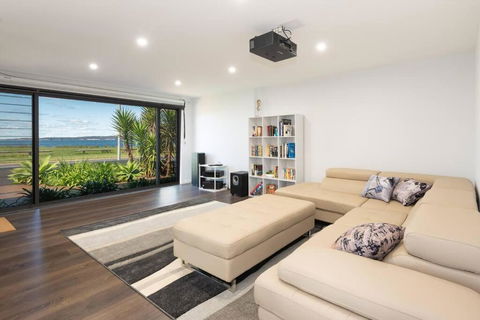 Absolute Waterfront, Amazing Views, Maloneys Beach - Darwin Holiday 2