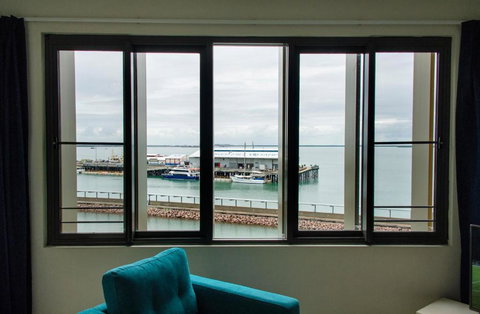 Absolute Waterfront Darwin - 1 Bedroom Apartments Over The Water - Darwin Holiday 2