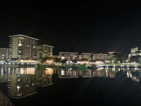 Absolute Waterfront Darwin - 1 Bedroom Apartments Over The Water - Darwin Holiday 1