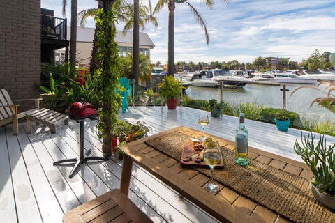 Absolute Waterfront Marina Views - Darwin Holiday 4