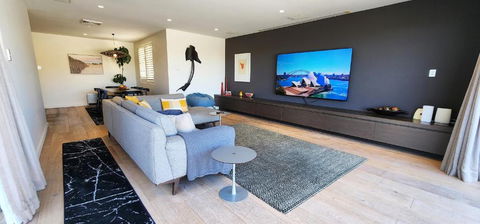 Absolute Waterfront With Oversized Private Terrace - Darwin Holiday 3