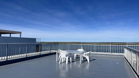Absolute Waterfront With Rooftop! - Darwin Holiday 1