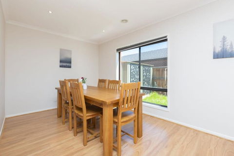 Absolutely Stunning - Bayside Point Cook 5BR Home - Darwin Holiday 3