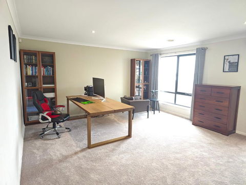 Absolutely Stunning - Bayside Point Cook 5BR Home - Darwin Holiday 4