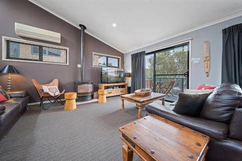 Acacia 2 - Modern 3BR Townhouse L Bath L WiFi L BBQ L Foxtel - Darwin Holiday 0