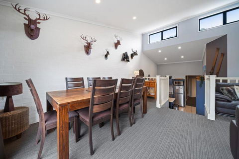 Acacia 2 - Modern 3BR Townhouse L Bath L WiFi L BBQ L Foxtel - Darwin Holiday 4