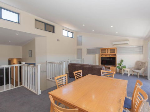 Acacia 4 2 Kirwan Close - Darwin Holiday 0