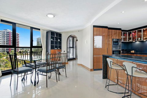 Acapulco Luxury 2 Bedroom Apartment - CoastHM - Darwin Holiday 4