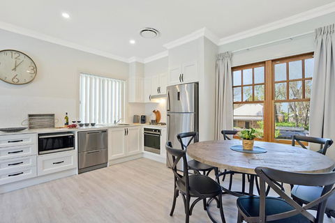 Accommodation Hunter - Adams Street Maitland - Darwin Holiday 0
