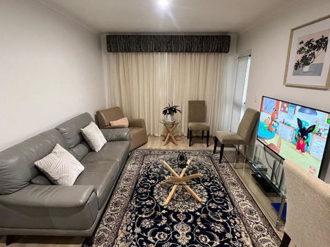 ADELAIDE CBD APARTMENT - 3BR, 2BATH & CARPARK - Darwin Holiday 1