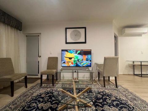 ADELAIDE CBD APARTMENT - 3BR, 2BATH & CARPARK - Darwin Holiday 2