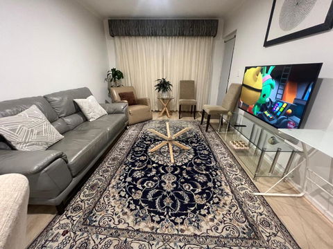 ADELAIDE CBD APARTMENT - 3BR, 2BATH & CARPARK - Darwin Holiday 0