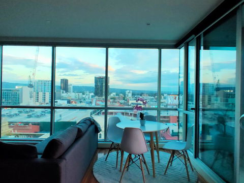 Adelaide Central Skyline Panoramic Suite - Darwin Holiday 4