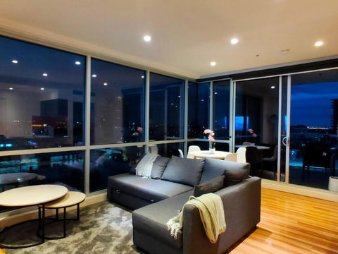 Adelaide Central Skyline Panoramic Suite - Darwin Holiday 1