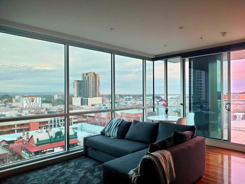 Adelaide Central Skyline Panoramic Suite - Darwin Holiday 0