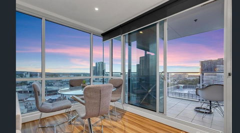 Adelaide Central Skyline Panoramic Suite - Darwin Holiday 2