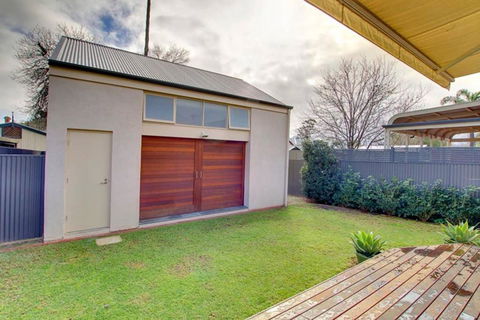 Adelaide Close CBD Large Private Studio Apartment In St Peters - Darwin Holiday 0
