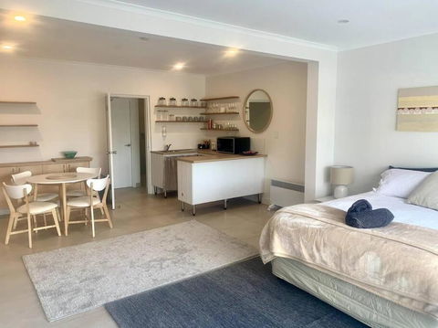 Adorable Studio Next To Cafe, Walk To Beach! - Darwin Holiday 3