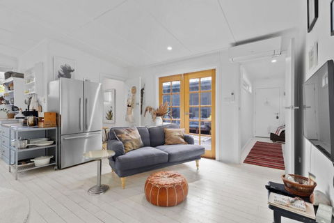 Adrift - Pet-friendly - 5 Min Walk To Bay - Rustic Charm - Darwin Holiday 1