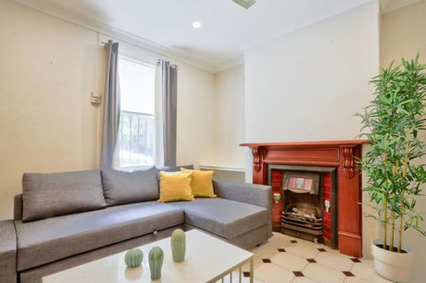 Affordable 3 Bedroom House Darlinghurst With 2 E-Bikes Included - Darwin Holiday 1