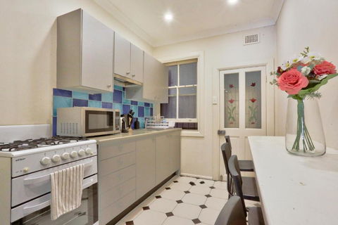 Affordable 3 Bedroom House Darlinghurst With 2 E-Bikes Included - Darwin Holiday 4