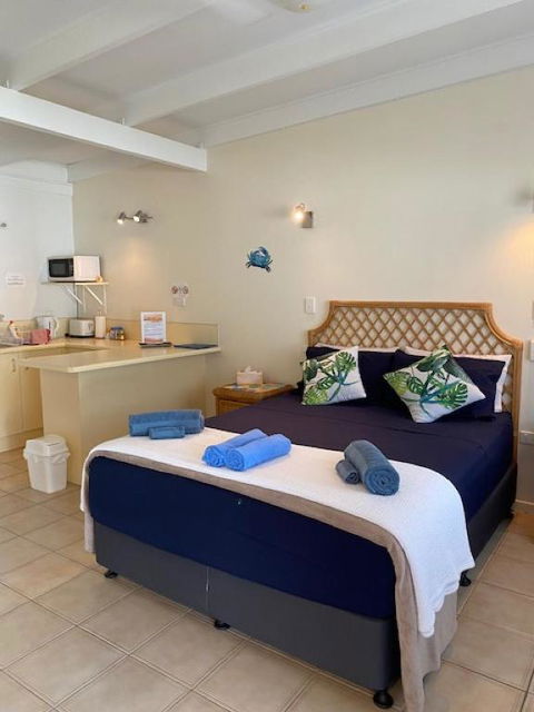 AFFORDABLE ISLAND ESCAPE! Queen Studio, Nelly Bay - Darwin Holiday 1
