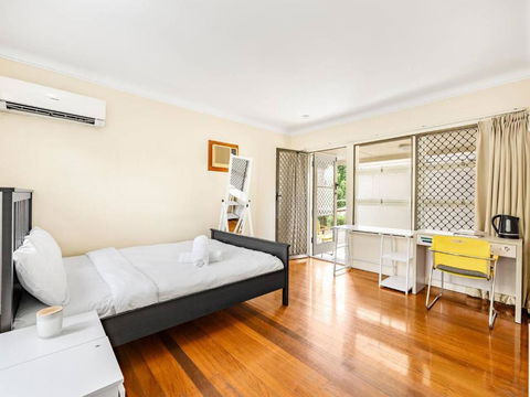 Affordable Studio Steps From UQ Shops And Transit - Darwin Holiday 1