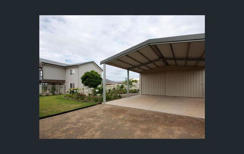Agape Holiday Home With Pool Table ,NBN Internet - Darwin Holiday 2