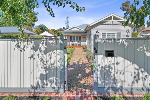 Ailsafield - Home In The Heart Of Mansfield - Darwin Holiday 0