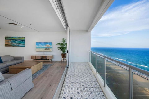 Air On Broadbeach 2 Level Private Apartment - CoastHM - Darwin Holiday 1