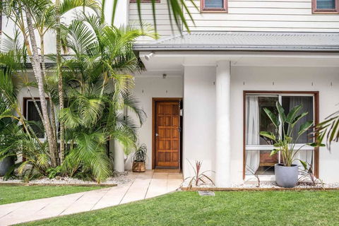 A Perfect Stay - Baby Blue - Darwin Holiday 0