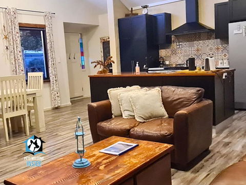 A Beautiful New Property, Walking Distance To The Beach In Esperance WA! - Darwin Holiday 1