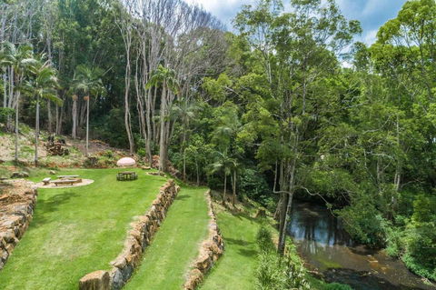 A Perfect Stay - Charlottes Web - Darwin Holiday 2